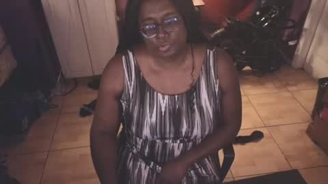 Snapshot of naomifux chatting on 04/12/26, 02:00 Naomi online show from 04/12/26, 02:00