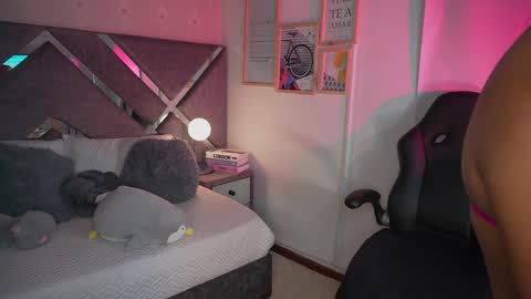 Snapshot of naomigray__ chatting on 06/08/26, 08:42 Naomi-Gray online show from 06/08/26, 08:42