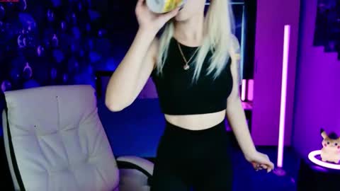 naomihita online show from 10/30/25, 09:44