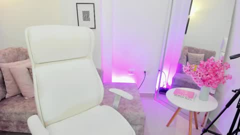 Naomi Campbell online show from 11/05/25, 07:47