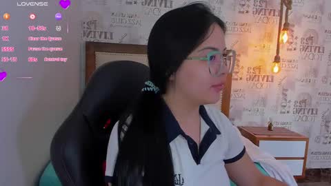 Snapshot of naomijohnson1 chatting on 12/30/24, 12:31 Naomi online show from 12/30/24, 12:31
