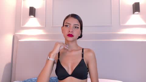 Snapshot of naomiklarc chatting on 12/21/24, 12:59 Naomi Klarc online show from 12/21/24, 12:59