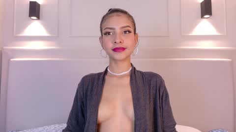 Snapshot of naomiklarc chatting on 12/24/24, 02:32 Naomi Klarc online show from 12/24/24, 02:32