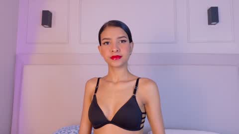 Snapshot of naomiklarc chatting on 01/03/25, 12:52 Naomi Klarc online show from 01/03/25, 12:52