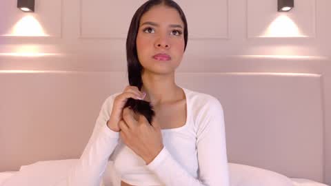 Snapshot of naomiklarc chatting on 01/04/25, 01:21 Naomi Klarc online show from 01/04/25, 01:21