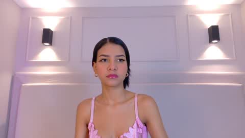 Snapshot of naomiklarc chatting on 01/16/25, 11:15 Naomi Klarc online show from 01/16/25, 11:15