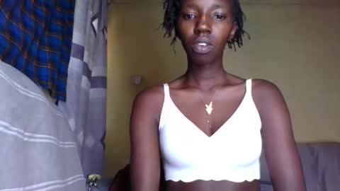 Snapshot of naomilittle31025 chatting on 10/07/25, 08:55 naomilittle31025 online show from 10/07/25, 08:55