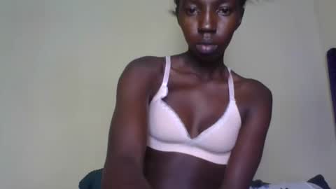 Snapshot of naomilittle31025 chatting on 10/14/25, 05:47 naomilittle31025 online show from 10/14/25, 05:47