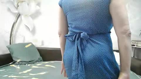 Snapshot of naomimolligan chatting on 05/15/26, 12:23 naomimolligan online show from 05/15/26, 12:23