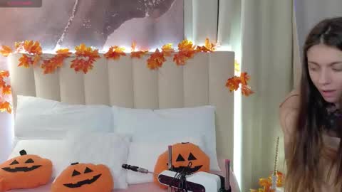 Naomi online show from 10/22/25, 04:46