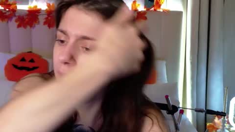 Snapshot of naomimur chatting on 10/29/25, 05:10 Naomi online show from 10/29/25, 05:10