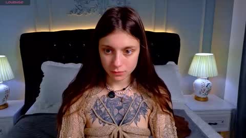 Snapshot of naomimur chatting on 11/19/25, 05:18 Naomi online show from 11/19/25, 05:18