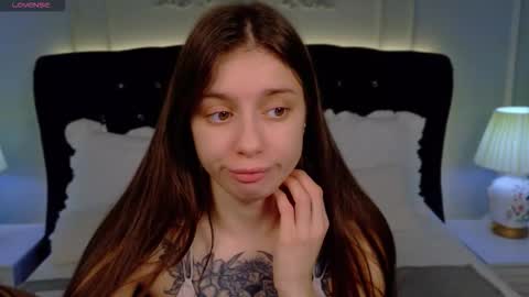 Snapshot of naomimur chatting on 11/25/25, 05:07 Naomi online show from 11/25/25, 05:07