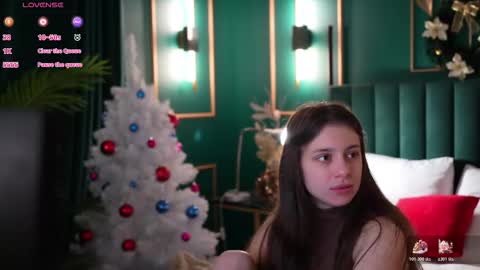 Snapshot of naomimur chatting on 12/16/25, 05:01 Naomi online show from 12/16/25, 05:01