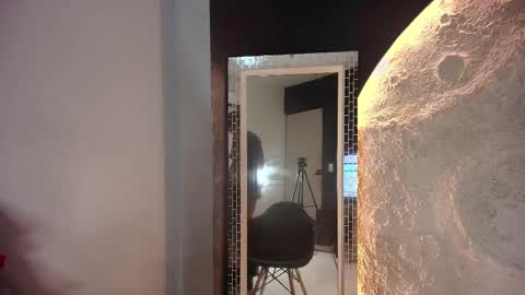 Naomi Qeents online show from 11/11/25, 01:00