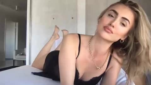 Snapshot of naomirhoades chatting on 02/10/25, 01:03 naomirhoades online show from 02/10/25, 01:03