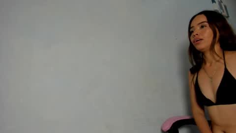 Snapshot of naomis_35 chatting on 10/29/25, 10:11 naomis_35 online show from 10/29/25, 10:11