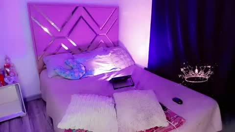 Snapshot of naomisaenz01 chatting on 07/28/26, 11:17 naomisaenz01 online show from 07/28/26, 11:17
