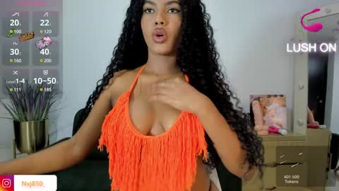 Snapshot of naomixjones1 chatting on 02/05/25, 08:46 Naomi online show from 02/05/25, 08:46