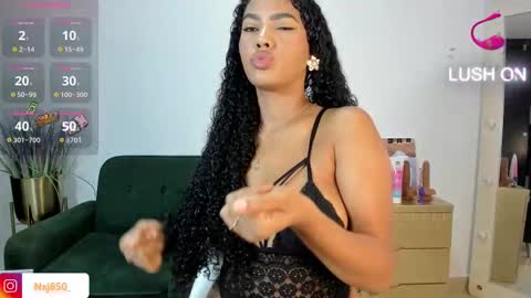 Snapshot of naomixjones1 chatting on 03/08/25, 08:57 Naomi online show from 03/08/25, 08:57