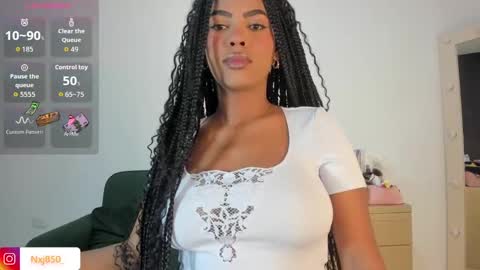 Snapshot of naomixjones1 chatting on 10/02/25, 03:02 Naomi online show from 10/02/25, 03:02