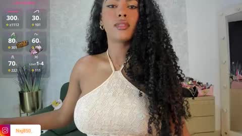 Snapshot of naomixjones1 chatting on 10/18/25, 02:58 Naomi online show from 10/18/25, 02:58