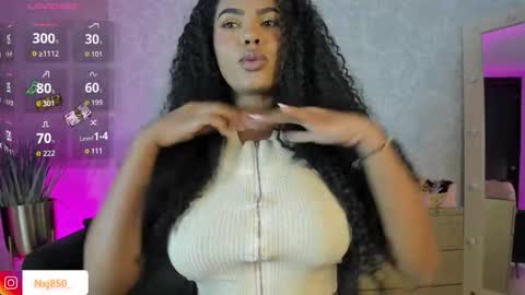 Snapshot of naomixjones1 chatting on 10/22/25, 02:45 Naomi online show from 10/22/25, 02:45