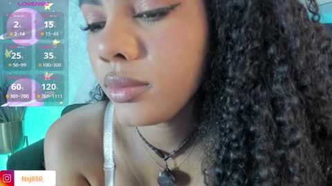 Snapshot of naomixjones1 chatting on 11/16/25, 04:40 Naomi online show from 11/16/25, 04:40