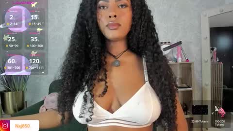 Snapshot of naomixjones1 chatting on 11/17/25, 11:32 Naomi online show from 11/17/25, 11:32