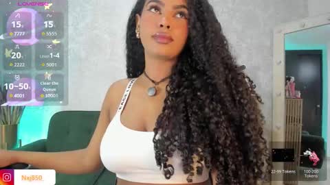 Snapshot of naomixjones1 chatting on 11/21/25, 03:05 Naomi online show from 11/21/25, 03:05