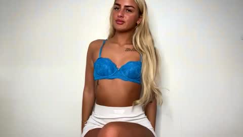 Snapshot of naomixrae chatting on 10/10/25, 09:41 Naomi online show from 10/10/25, 09:41