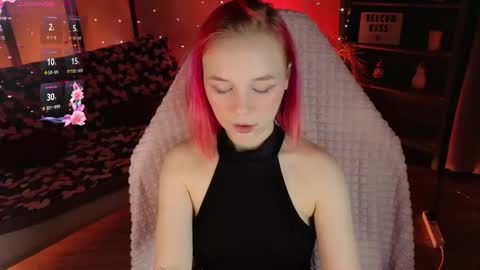 Snapshot of naomiyoru chatting on 03/10/26, 08:36 Naomi online show from 03/10/26, 08:36