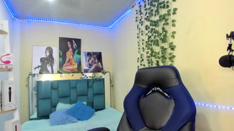 naomy online show from 03/11/25, 02:32