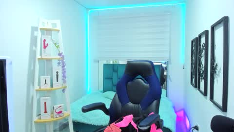 naomy online show from 11/12/25, 02:01