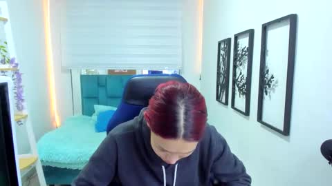 naomy online show from 12/01/25, 12:04