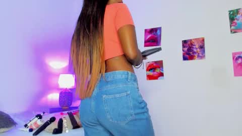 Snapshot of naomy_191 chatting on 10/15/25, 03:06 naomy_191 online show from 10/15/25, 03:06