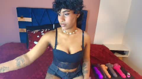 Snapshot of naomy__smith__ chatting on 04/04/26, 08:06 N A O M Y online show from 04/04/26, 08:06
