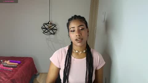 Snapshot of naomy__smith__ chatting on 04/10/26, 05:17 N A O M Y online show from 04/10/26, 05:17