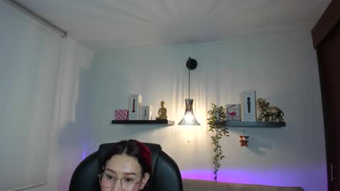 Snapshot of naomy_hot04 chatting on 05/27/26, 01:57 naomy online show from 05/27/26, 01:57