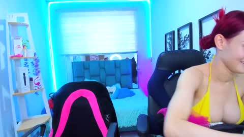 Snapshot of naomy_sex_69 chatting on 10/14/25, 02:18 naomy_sex_69 online show from 10/14/25, 02:18