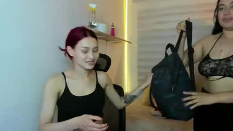 Snapshot of naomy_sex_69 chatting on 12/05/25, 12:19 naomy_sex_69 online show from 12/05/25, 12:19