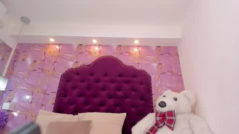 Snapshot of naomy_sexy_ chatting on 11/10/25, 11:53 Naomy online show from 11/10/25, 11:53