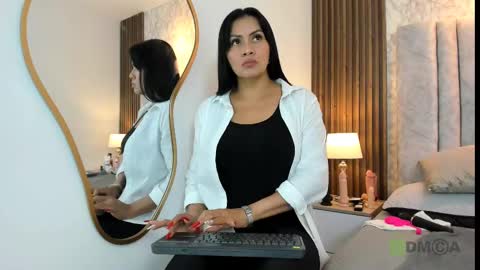 Naomy Smith online show from 03/01/25, 06:43