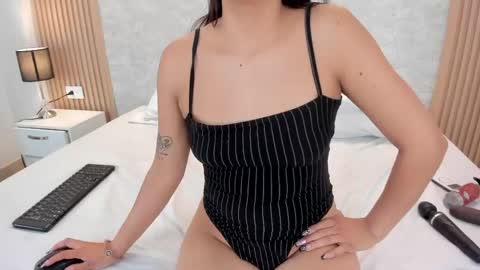 Snapshot of naomycollins__ chatting on 04/29/26, 05:30 NAOMY online show from 04/29/26, 05:30