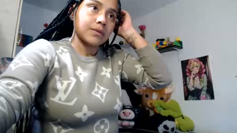 naomylux1 online show from 06/12/26, 07:57