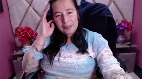 Snapshot of naomyprinces_ chatting on 12/21/24, 04:25 Bulma Heidi online show from 12/21/24, 04:25