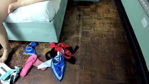 Naomy online show from 12/19/25, 06:48