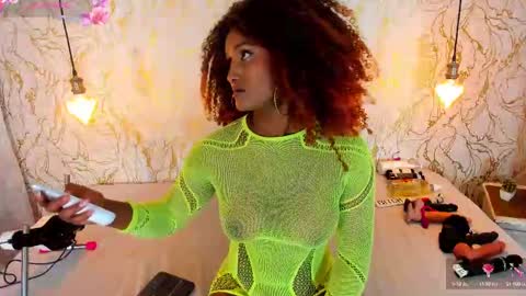 Naomy online show from 09/26/25, 09:08