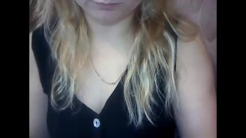 Snapshot of narcisjill chatting on 10/22/25, 10:37 NarcisJill online show from 10/22/25, 10:37