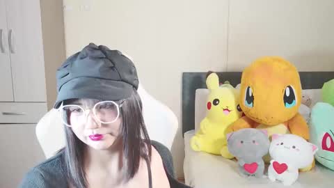 Snapshot of naree_masaki chatting on 10/14/25, 10:38 Naree online show from 10/14/25, 10:38